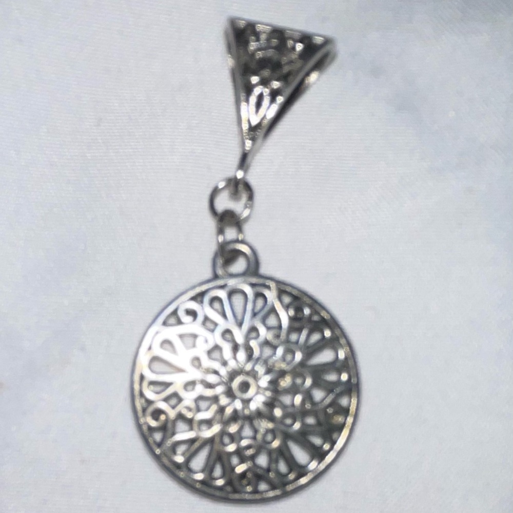 VINTAGE SILVER FILIGREE ROUND PENDANT!